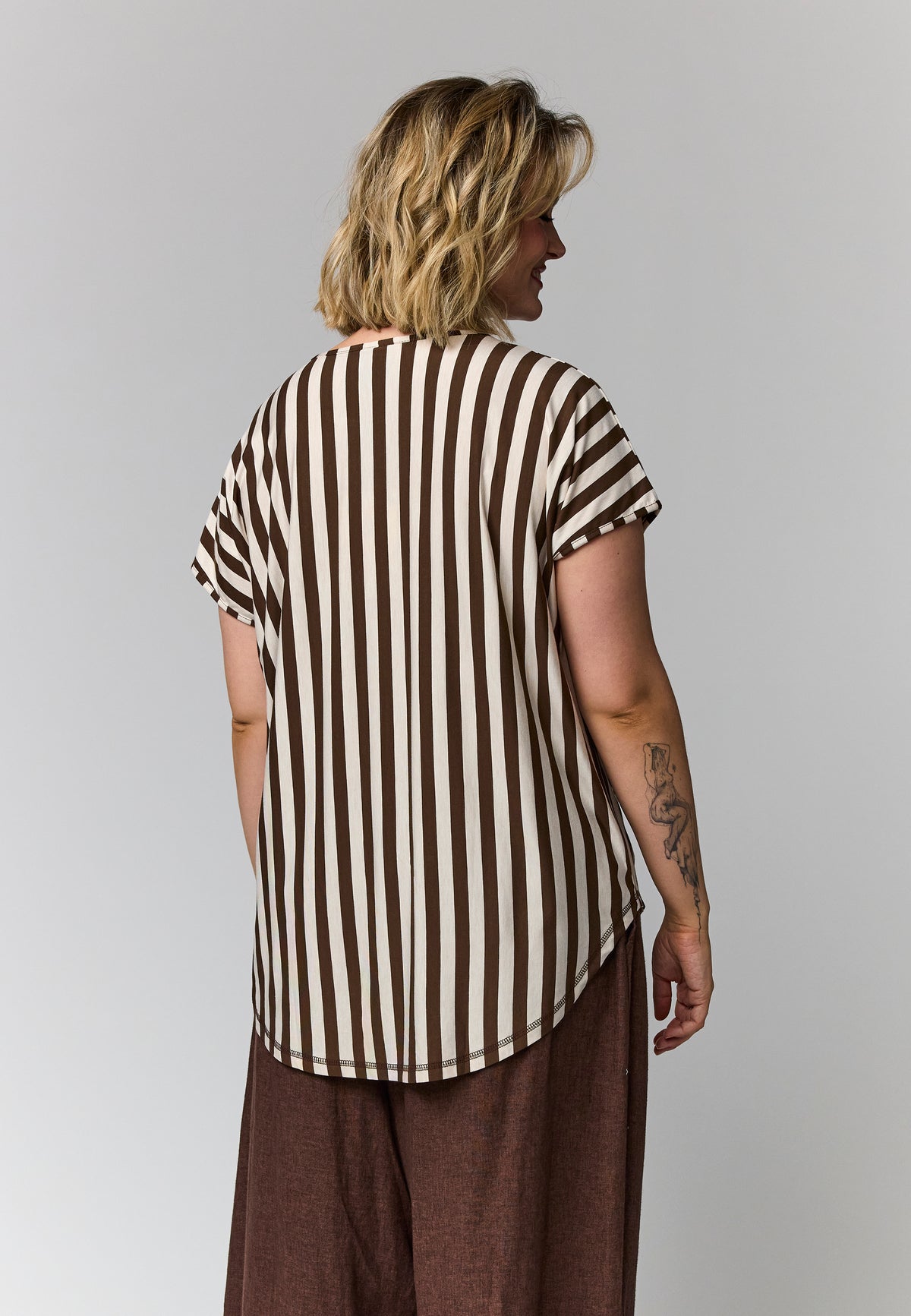 Gozzip Woman GGitte T-shirt striped T-Shirt Brown/Offwhite stripes
