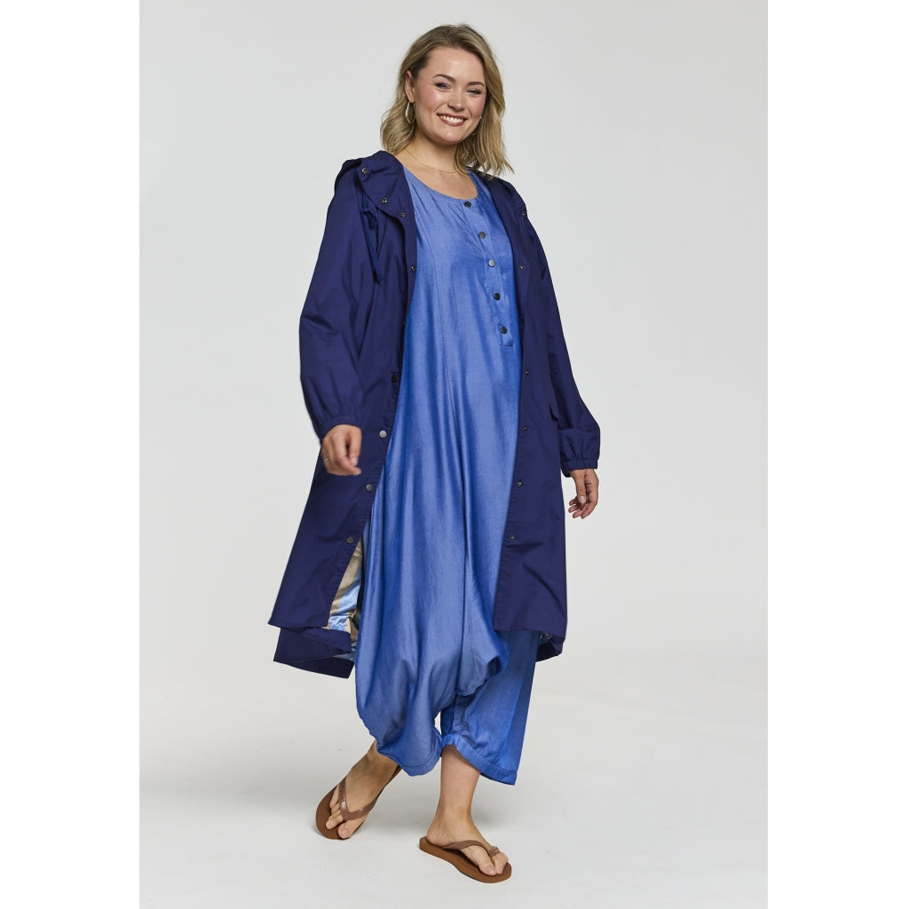 Gozzip Woman GLiss Long Trenchcoat Jacket Navy with light blue/sand lining
