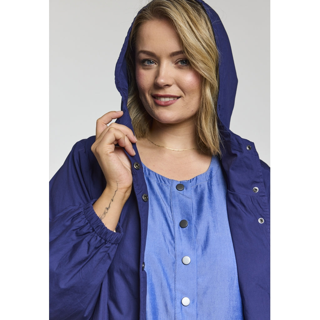 Gozzip Woman GLiss Long Trenchcoat Jacket Navy with light blue/sand lining
