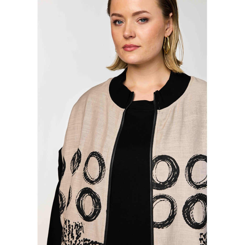 Gozzip Woman GNynne Waistcoat Waistcoat Sand/Black printed