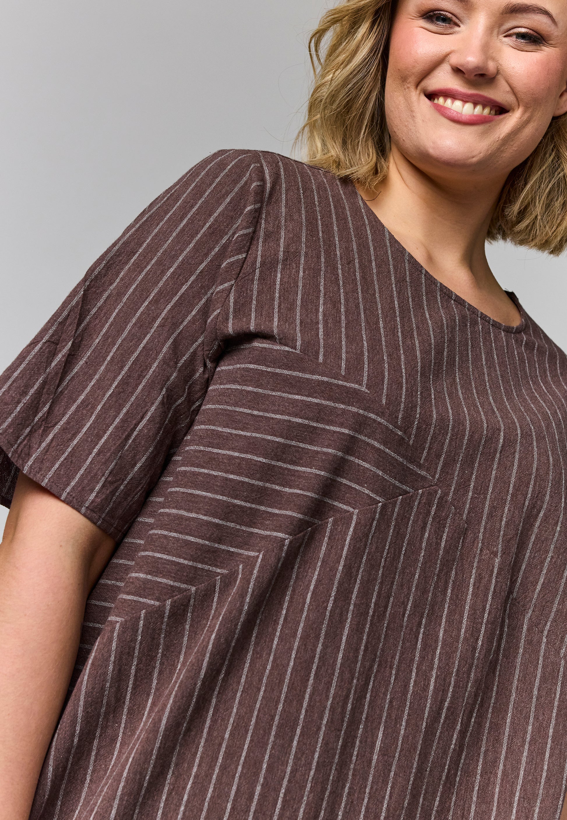 Gozzip Woman GTovea Dress Dress Brown/white stripes